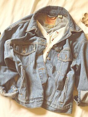 Levi’s Oversized Denim Jacket L Vintage Wash Relaxed Fit Classic Trucker Style